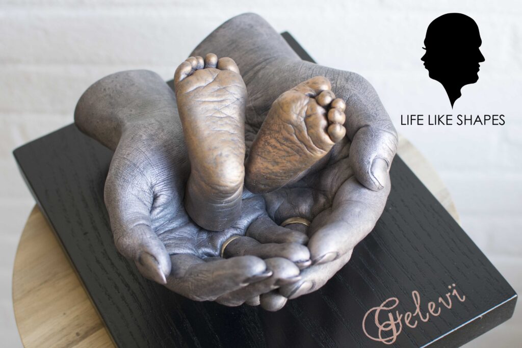 Baby-voetafdruk-handen-beeld-3D-handafdruk-body-casting-3D-sculptuur-composiet-gips-koper-life-casting-Life-Like-Shapes-Esther-Hamels